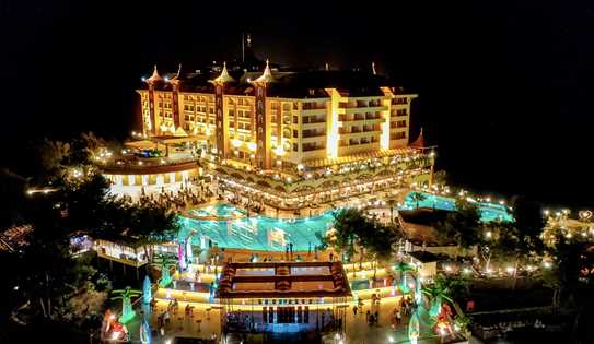 Utopia World Hotel 02